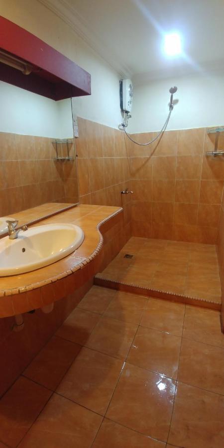 Warisan Family Inn Semporna Ngoại thất bức ảnh